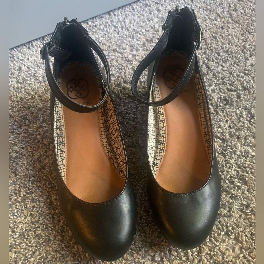 Daisy Fuentes Black Wedges, size 8